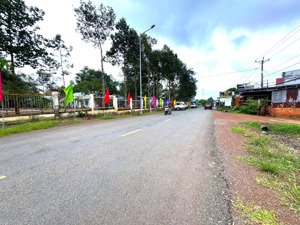 bán rẻ 3 sổ (15,24x46 = 685,8m2) 300m2 tc, shr, trung tâm dân đông cặp kcn, kdc giá 395tr