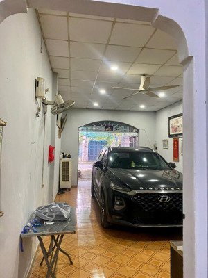 cần cho thuê nhà bà điểm, ôtô đậu trước nhà, 10tr/tháng. lh 