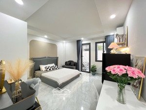 phòng ban công 30m2 full nội thất quận 1 đề thám gần bùi viện, cầu ông lãnh, khoa học tự nhiên