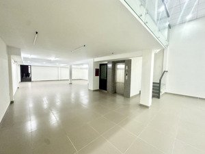 cho thuê toà nhà thang máy mới 100% , 1 trệt 5 tầng 2 mặt tiền trước sau trung tâm go đồng nai