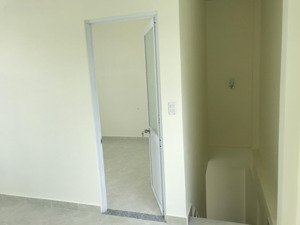 bán căn nhà gốc công viên kdc hoàng quân