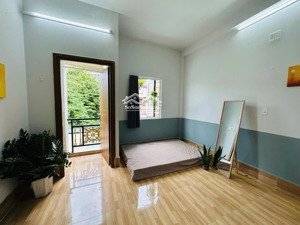 cho thuê phòng studio ban công , có thang máy - gần hoàng sa q1 , full nội thất như hình