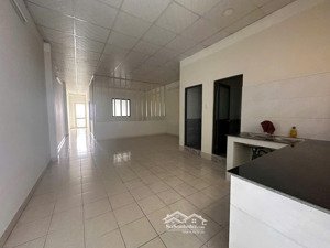 cần bán căn hộ c/c 1332 võ văn kiệt q5 thang bộ lầu 4 dt: 102m², 2 pn, 2wc,2.450 tỷ.lh 