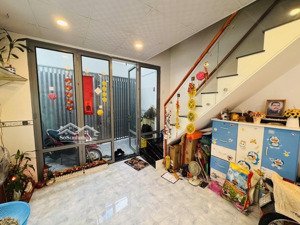 bán nhà 3 tầng hẻm thông thoáng nhìn ra bờ kè hoàng sa , dt : 50m2 , nhỉnh 8tỷ.