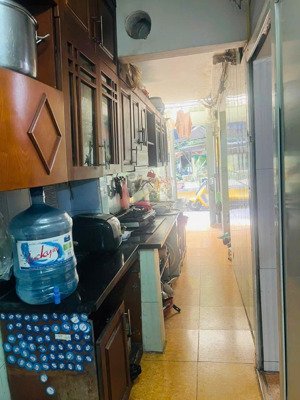 chính chủ cho thuê căn hộ tập thể đầu hồi tầng 1 tại c2 vĩnh hồ