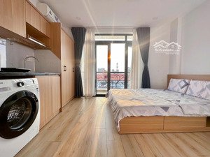 siêu phẩm studio full nội thất cao cấp ban công lớn sát cầu chà và