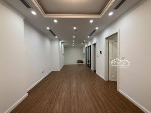 bán căn 2 ngủ + 2wc, 81.3m2 - ban công đông nam, ko view xấu, view sông hồng cầu nhật tân, có sổ