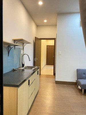 bán toà chdv mặt tiền, 4 tầng,9 căn hộ,cách châu thị vĩnh tế vài bước chân