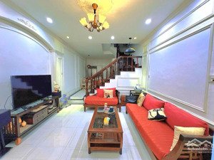 bán nhà trần thái tông. dt 57m2. giá 12.25 tỷ. phân lô, gần ô tô. nhà dân xây cực chắc chắn