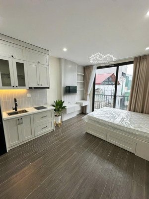 căn hộ studio nhận xe điện tại đê la thành sẵn tivi, đệm, camera an ninh, khoá vân tay hiện đại
