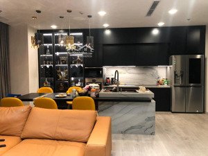 cần bán gấp căn hộ chung cư 101 láng hạ, 147m2, 3pn, đủ đồ giá tốt liên hệ: 