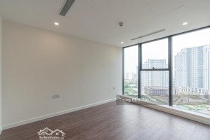 cần bán căn hộ 3pn sunshine city. giá 9 tỷ. nội thất cơ bản. sẵn sổ lâu dài