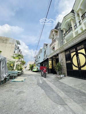 nhà 2 tầng, 2pn, hẻm xe hơi. ngay đại học giao thông vận tải, q12