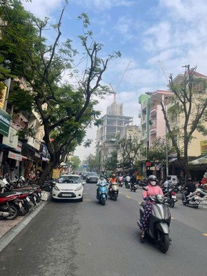 bán gấp nhà mặt phố calmette, 52 tỷ, 70m2, 3pn + 2wc, q1, hcm