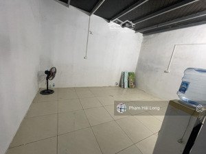 cho thuê phòng khép kín rộng rãi, đầy đủ điều hoà nóng lạnh,giá thuê 2 triệu 500k, có sân vườn rộng