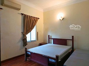 cho thuê nhà mặt phố tây hồ, tổng diện tích 130m2, 20 triệu/tháng