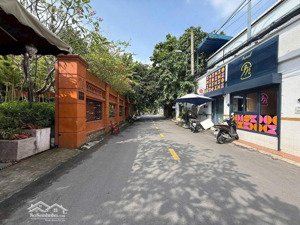 cơ hội sở hữu nhà mặt tiền đường số 43 - thảo điền, quận 2- 8x26m, vuông vức- bán 42 tỷ.