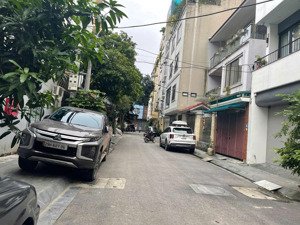 bán nhà 3 tầng 83,3m2 khu tái định cư tư đình hồ đắp nếp, đường thông, gần hồ giá định cư