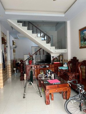 bán nhà mặt phố đường d6, 6,5 tỷ, 150m2, 10pn, 10wc, hướng nam, bình dương chỉ với giá ưu đãi