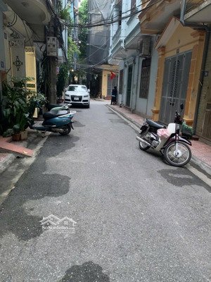 bán nhà trần cung, dt57m, phân lô bàn cờ, ô tô tránh vào nhà, ô chờ thang máy.