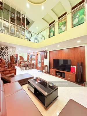 bán nhà dân xây 82m2 phố đông khê sạch đẹp về ở luôn