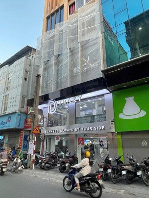 bán nhà mặt tiền cách mạng tháng tám, quận 3 - 8x23m - 4 tầng - hđt 150tr/tháng - giá 42 tỷ