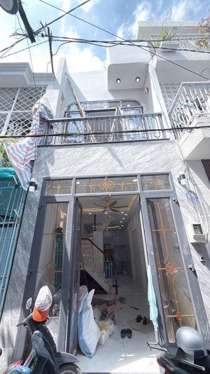 bán nhà nguyễn khoái quận 4 - 2 tấm đúc - 24m2 - chỉ 2 tỷ hơn - nhà mới xây ở ngay