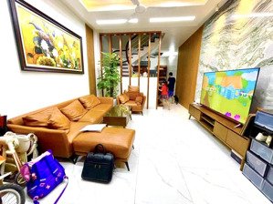 lô góc_ô tô, kinh doanh. dt: 43m*6 tầng. phố thái thịnh. giá 10 tỷ (tl)