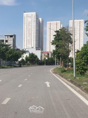 chính chủ gửi bán đất mai lâm đông anh ,tp hà nội, sát vinhomes cổ loa và cầu tứ liên.