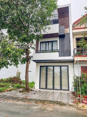 chính chủ bán nhà mới xây full nội thát giá 1 tỷ 81 -90m2- shr -lh 