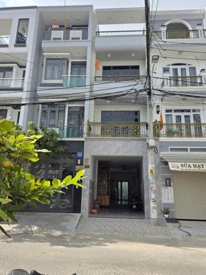 cho thuê nhà mới xây 1 trệt 2 lầu + tum, đường 12m rộng trung tâm nhà bè