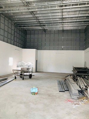 cho thuê kho:
nhà kho mới 100% - kdc hồng loan __ --- giá: 12.5 triệu
(cọc 1 tháng giao k