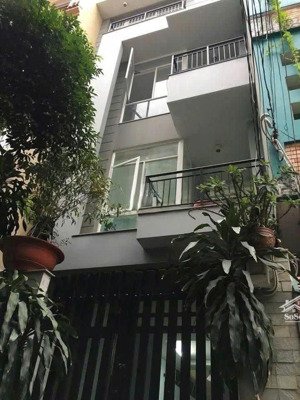 bán nhà- 8.1 tỷ -ngay trung tâm tên lửa- 4x18 - sát nhà thờ phao lô-