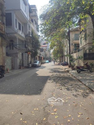 ba đình ô tô đỗ cửa - 6 tầng thang máy - 11 phòng full đồ - dòng tiền 75tr/tháng