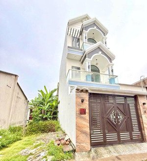 chủ lỗ 500 triệu bán nhà 3 tầng có 4 pn/ đ.phước thiện kế vinhome, gần chợ, trường học giá 5,3 tỷ