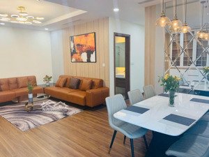 chính chủ bán căn 3 ngủ 2wc full nội thất 115m2 tại golden park. giá 13.5 tỷ. liên hệ: 