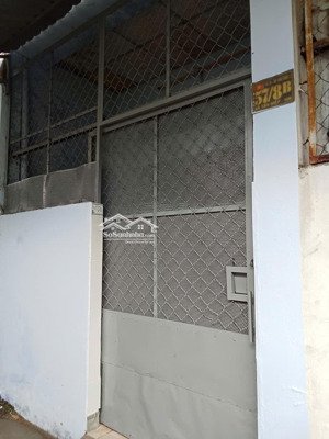 nhà cho thuê mới sơn sửa gần chợ hóc môn