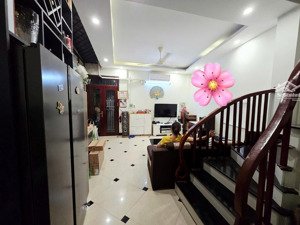 bán nhà phùng hưng, phường phúc la, hà đông, sát kđt và chợ, ngõ thẳng, 5 tầng, 36m2, giá 6.8 tỷ