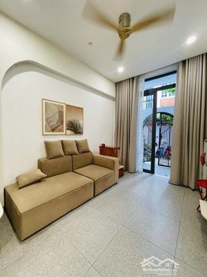 52m2 - kts thiết kế - 2 tầng mái đúc - đẹp như mới - nhà ga t3 - chính chủ 1 đời - chủ xây để ở