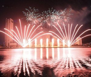 đăng tin giúp chính chủ - nhà 2 tầng mặt tiền hoài thanh view ngắm pháo hoa quốc tế chỉ 12 tỷ