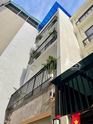 bán nhà ngọc thuỵ 72m2-hơn 15 tỷ-thang máy-full nội thất-ô tô đỗ cổng-trung tâm-sổ vuông