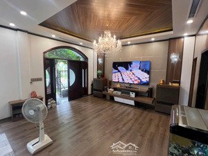 biệt thự song lập 144m view công viên . thang máy, nội thất nhập khẩu xịn . mặt tiền 12m