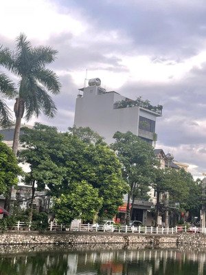 hiếm, đất chu huy mân, lô góc, cạnh hồ, đường rộng, 60m2, mt 4,5m, ô tô ngủ trong đất, giá 8,45 tỷ