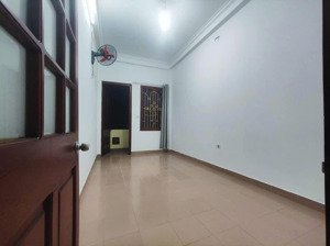 cho thuê nhà nguyên căn phố thành công 20m ra phố sân rộng khu víp