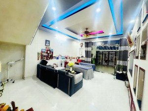 gấp bán nhà mt gần bến xe đường bùi giáng 3 tầng 3 mê full nội thất chỉ 6,8 tỷ