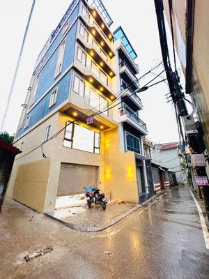 căn góc phố cổ linh đối diện siêu thị aeon mall. ô tô tải thông, full nội thất ở kết hợp kinh doanh