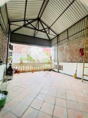 bán đất ngõ chợ khâm thiên chủ tự xây nên có thể lên tầng hoặc xây ccmn