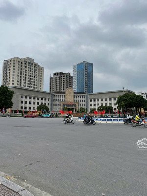 chính chủ bán nhà 5 tầng đẹp mặt tiền hơn 5m, ngõ ô tô tránh, gần 2 cụ rồng hồ tây