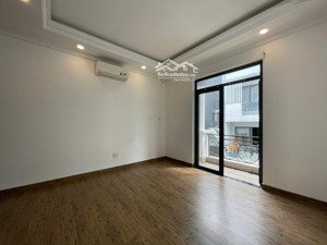 cho thuê căn hộ ban công tại hoàng quốc việt quận 7 gần secc phú mỹ hưng tower trung tâm hành chính