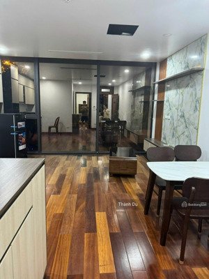 cho thuê căn hộ studio 1 ngủ 1 khách full đồ, gần hồ , cv lâm hạ , hồng tiến, bv tâm anh giá 7,5 tr